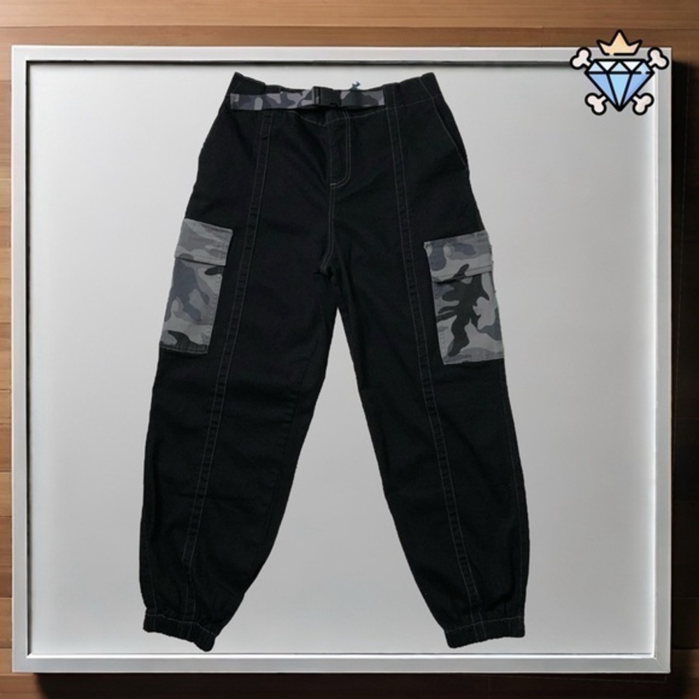 JUNIORS ALMOST FAMOUS CARGO JOGGERS WITH NYLON SEATBELT SIZE MEDIUM STREETWEAR